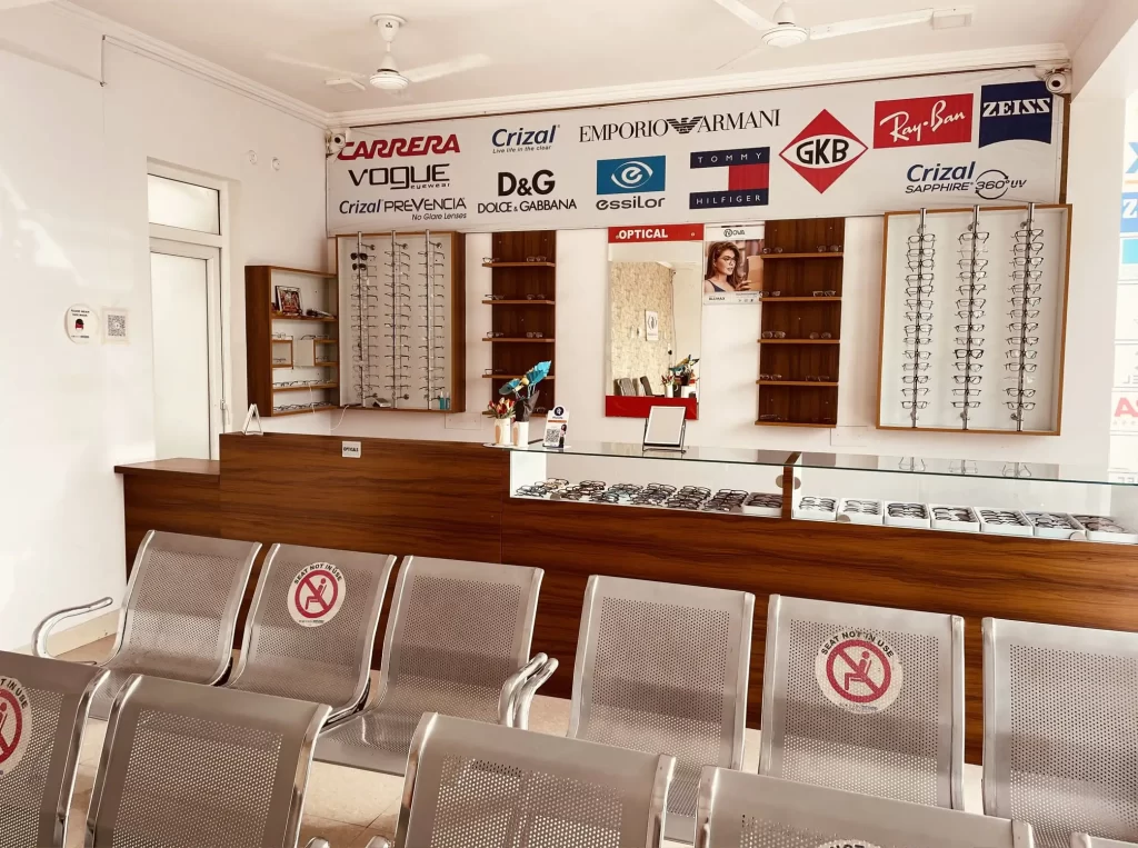 eye_specialist_lucknow_3